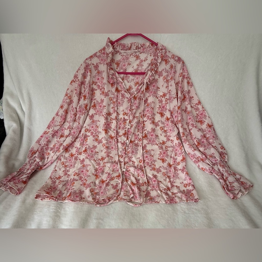 Unbranded long sleeve floral blouse 💕